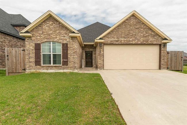 8040 Honeywood Trl, Home with 3 bedrooms, 2 bathrooms and null parking in Nederland TX | Image 1