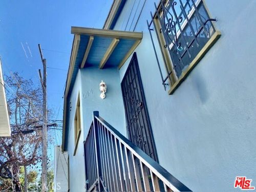644 W 40th Pl, Los Angeles, CA, 90037-2000 | Card Image