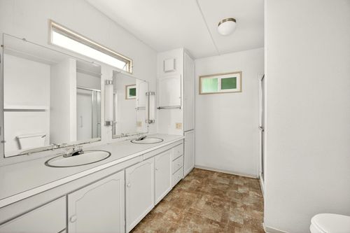 spc-151-2252 Table Rock Rd, Medford, OR, 97501-1464 | Card Image