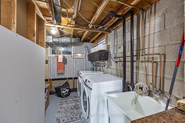 24 Mckeown Cres, House attached with 3 bedrooms, 2 bathrooms and 4 parking in Amherstview ON | Image 45