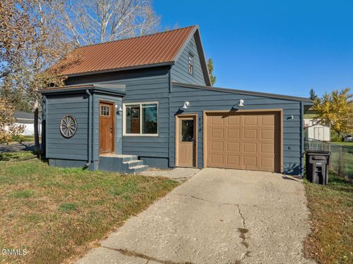 118 4th St Nw, Tioga, ND, 58852-7148 | Card Image