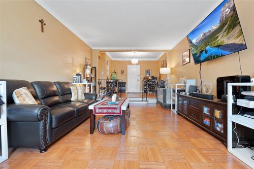 apt-2u-8449 168th St, Jamaica, NY, 11432-2003 | Card Image