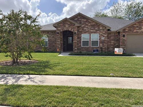 1001 Bluecrest Ln, Beeville, TX, 78102-4115 | Card Image