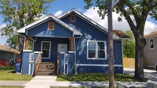 407 S Main St, Taylor, TX, 76574-4329 | Card Image