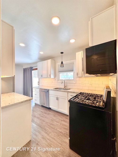 919 Stinson Dr, Saginaw, MI, 48604-2136 | Card Image