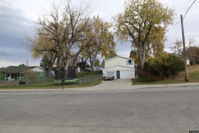 121 S Burritt Avenue, Home with 3 bedrooms, 2 bathrooms and null parking in Buffalo WY | Image 3