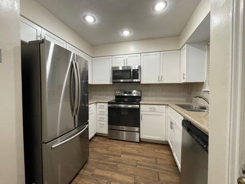 3740 Thistlemont Dr, Houston, TX, 77042-5806 | Card Image