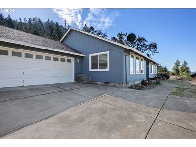 82728 Bradford Rd, House other with 3 bedrooms, 2 bathrooms and 2 parking in Creswell OR | Image 2