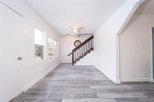 8863 Vaughan St, Detroit, MI, 48228-1661 | Card Image