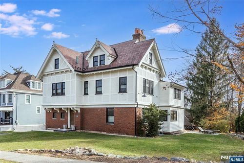 11 Upper Mountain Ave, Montclair, NJ, 07042-1862 | Card Image