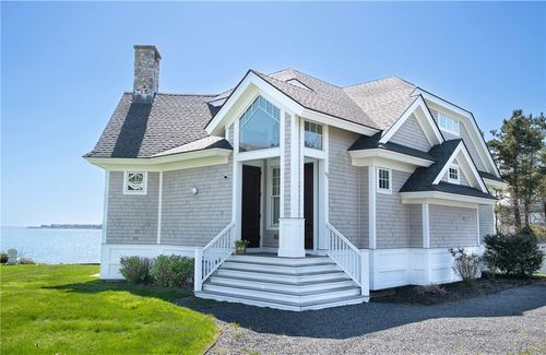 93 Shore Dr, Middletown, RI, 02842-6037 | Card Image
