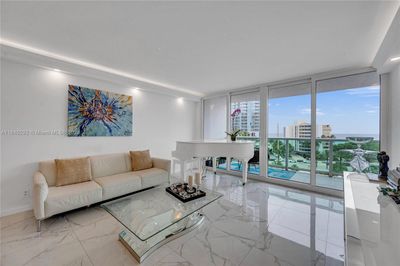 709 - 100 Bayview Dr, Condo with 1 bedrooms, 1 bathrooms and null parking in Sunny Isles Beach FL | Image 3