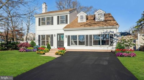 9 Glen Ct, Barnegat, NJ, 08005-2057 | Card Image