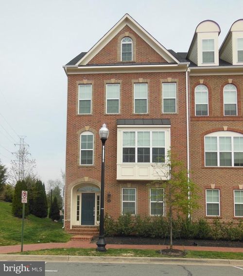 751 Center St, HERNDON, VA, 20170-3713 | Card Image