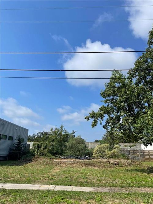 5016 Warrington Dr, New Orleans, LA, 70122-3306 | Card Image