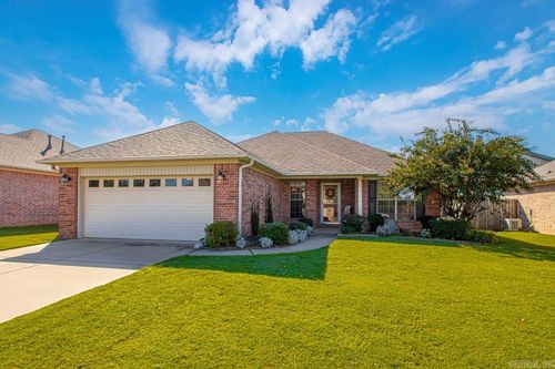 5325 Pewter Dr, Conway, AR, 72034-7640 | Card Image