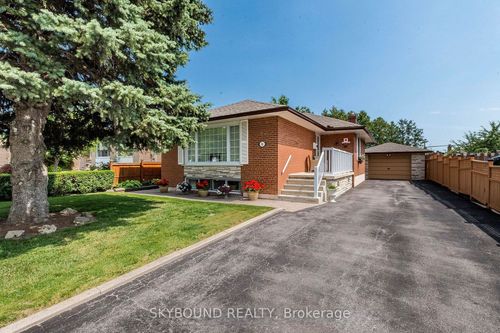 33 Bradstock Rd, North York, ON, M9M1M9 | Card Image