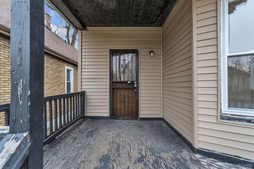 9333 Elsa St, Detroit, MI, 48214-1415 | Card Image