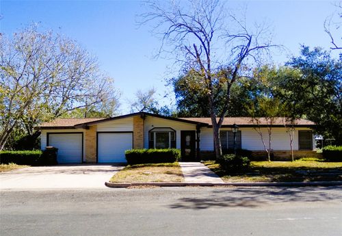 504 N West St, Weimar, TX, 78962-1110 | Card Image