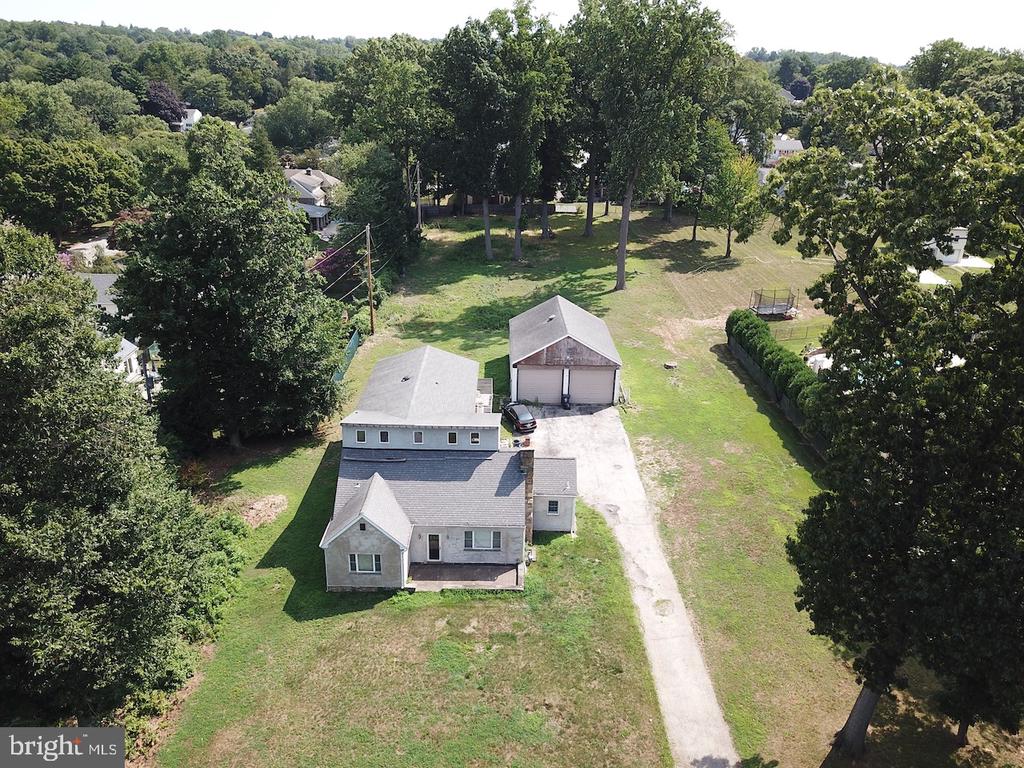 Ellis Rd, Havertown, PA 19083