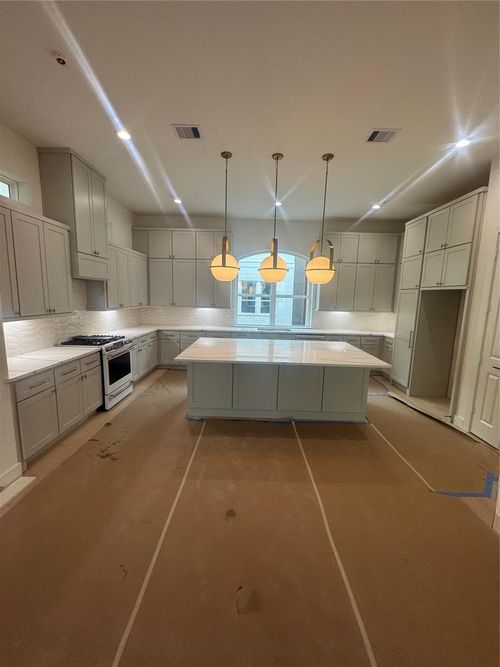 905 Blackshire Ln, Houston, TX, 77055-1935 | Card Image