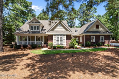 12 Lasswade Dr, Pinehurst, NC, 28374-6703 | Card Image