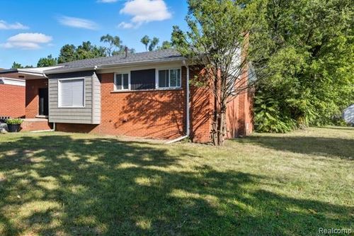 8026 Pembroke Ave, Detroit, MI, 48221-1251 | Card Image