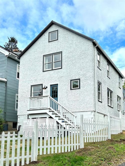 1 Pleasant St, Sleepy Hollow, NY, 10591-2218 | Card Image