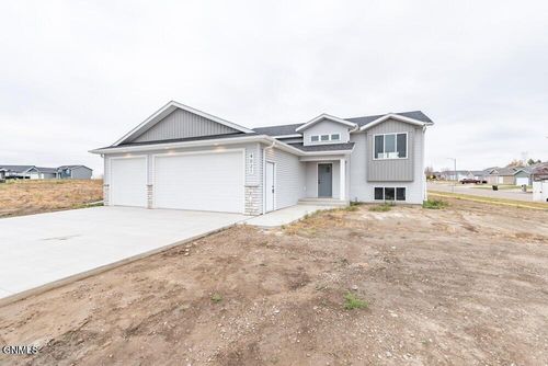 4021 Amari Loop Nw, Mandan, ND, 58554-1193 | Card Image