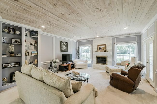 The Family Room is so airy and comfortable, you're going to want to stay awhile. | Image 8