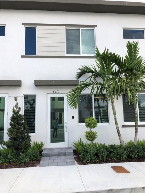 1-6670 Nw 103rd Path, Doral, FL, 33178-3263 | Card Image