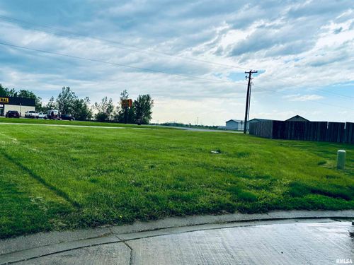 720 Molly Ln, New Berlin, IL, 62670-5316 | Card Image
