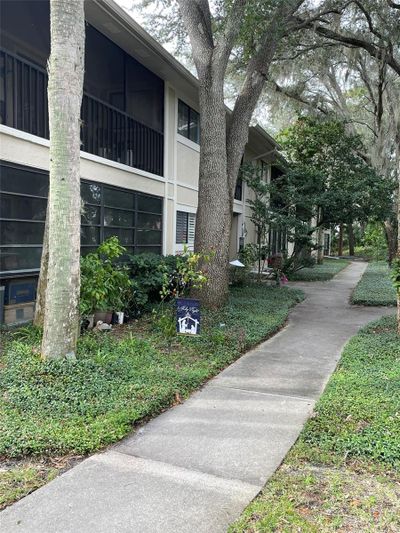 L - 6010 Laketree Lane, Condo with 2 bedrooms, 2 bathrooms and null parking in Temple Terrace FL | Image 1