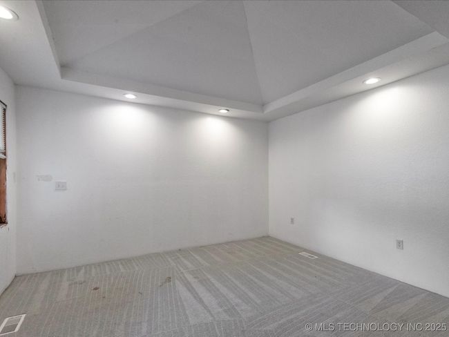 recessed lighting in main bedroom | Image 13