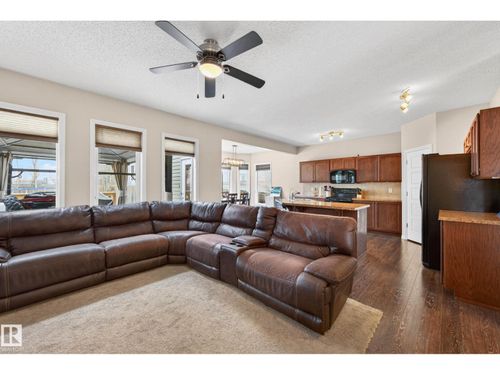 3233 21a Ave Nw, Edmonton, AB, T6T0K5 | Card Image