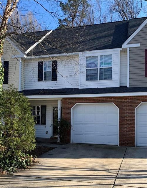 17 Pickwick Pl, Greensboro, NC, 27407-2732 | Card Image