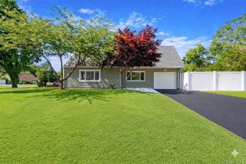 29 Pitchpine Pl, Medford, NY, 11763-4208 | Card Image