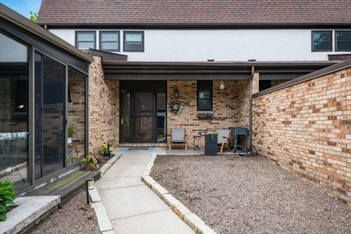 4573 Arlingate Dr W, Upper Arlington, OH, 43220-3022 | Card Image