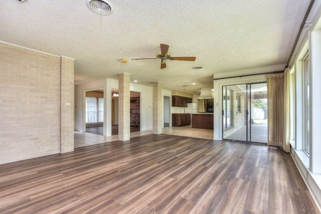 Family Room | Image 12