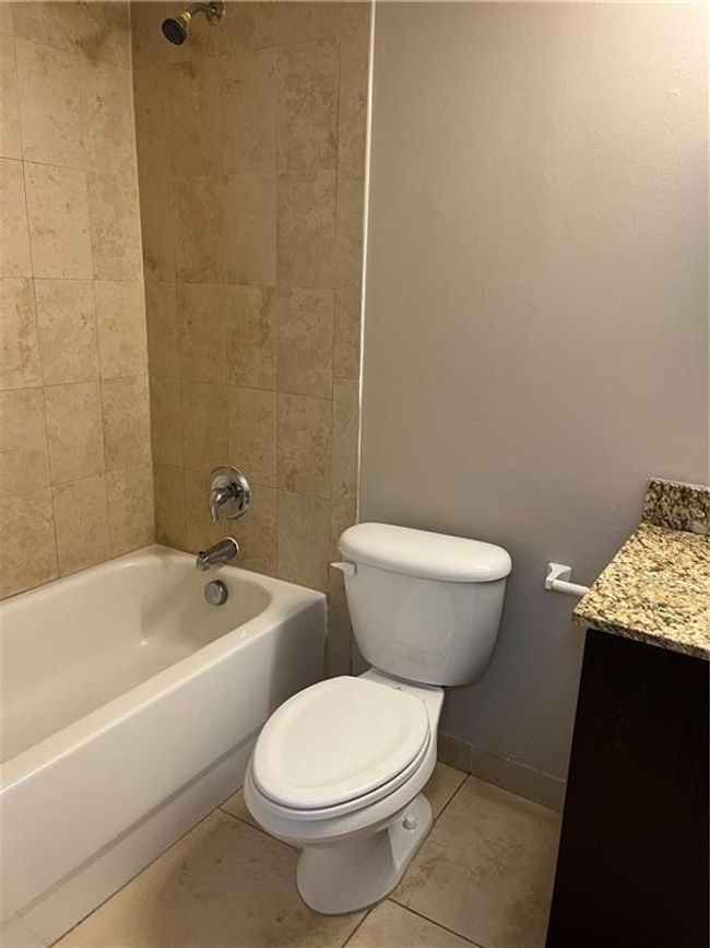 APT-104 - 6255 Sw 47 Th Mnr, Condo with 2 bedrooms, 2 bathrooms and null parking in Davie FL | Image 8