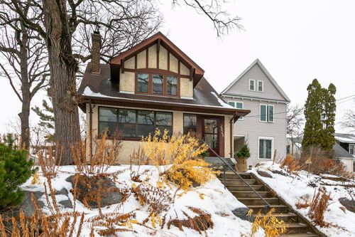 2025 Franklin Ave Se, Minneapolis, MN, 55414-3616 | Card Image