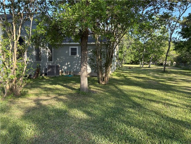 203 Dugger St, House other with 4 bedrooms, 3 bathrooms and null parking in Edna TX | Image 5