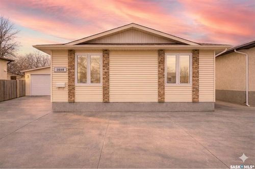 1058 Middleton Cres, Regina, SK, S4N7B5 | Card Image