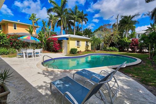 361 1st Ave N, NAPLES, FL, 34102-5904 | Card Image