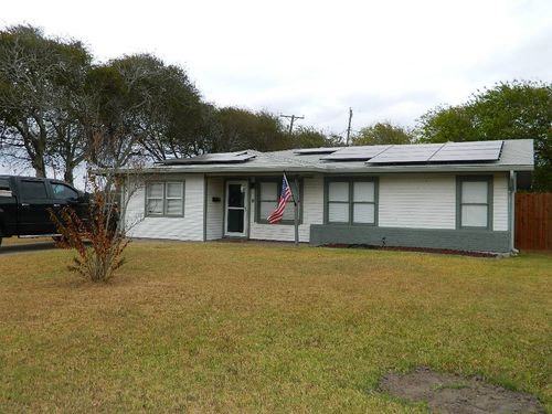 101 Maple Dr, Portland, TX, 78374-1431 | Card Image