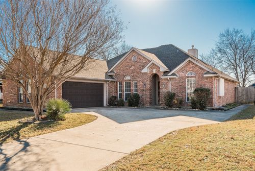 233 Cobblestone Cir, Red Oak, TX, 75154-5044 | Card Image