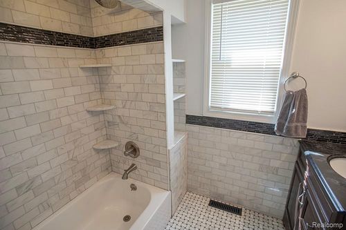 26630 Rialto St, Madison Heights, MI, 48071-3739 | Card Image
