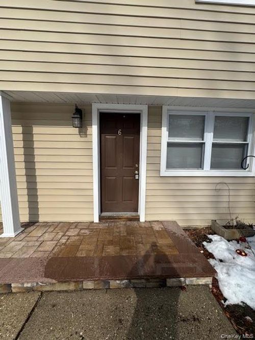 6-1 Gilbert Ave, Smithtown, NY, 11787-5311 | Card Image