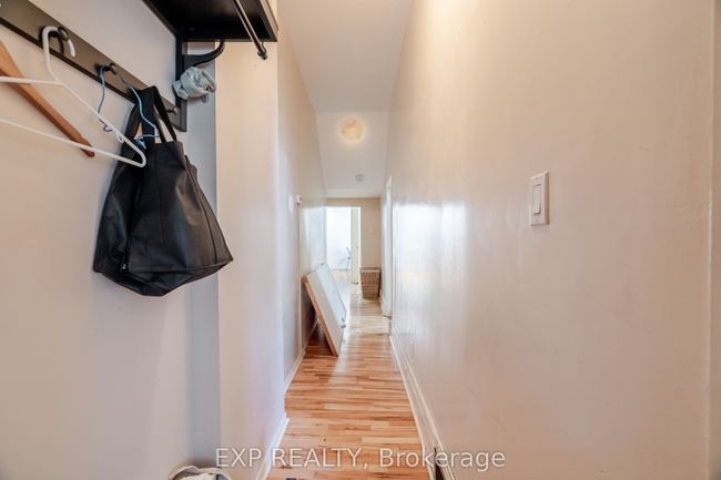92 Cambridge St N, Home with 3 bedrooms, 2 bathrooms and 3 parking in Ottawa ON | Image 5