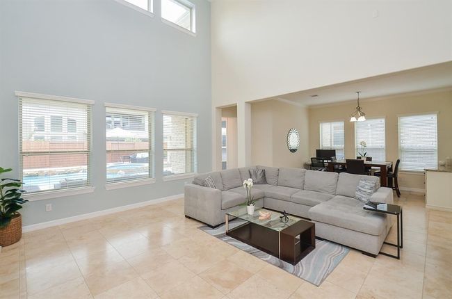 Family room with high ceiling. | Image 11